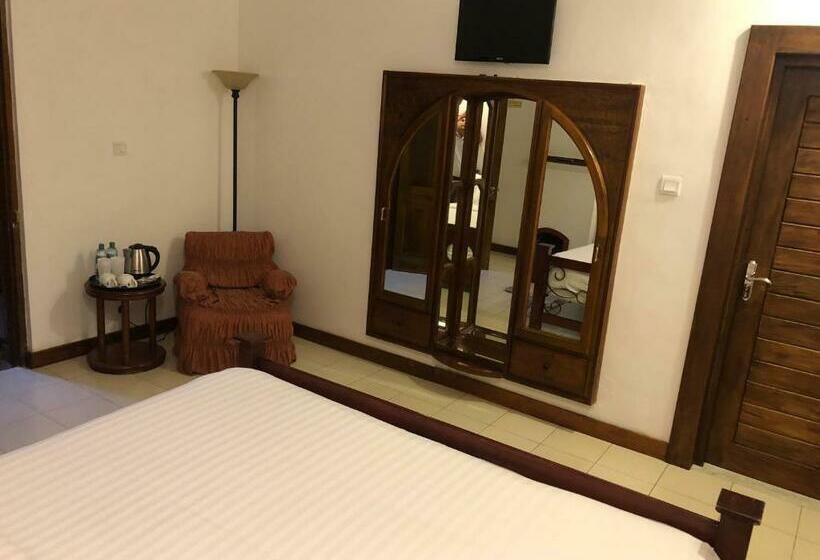 اتاق لوکس با تخت بزرگ, Bungalow 28