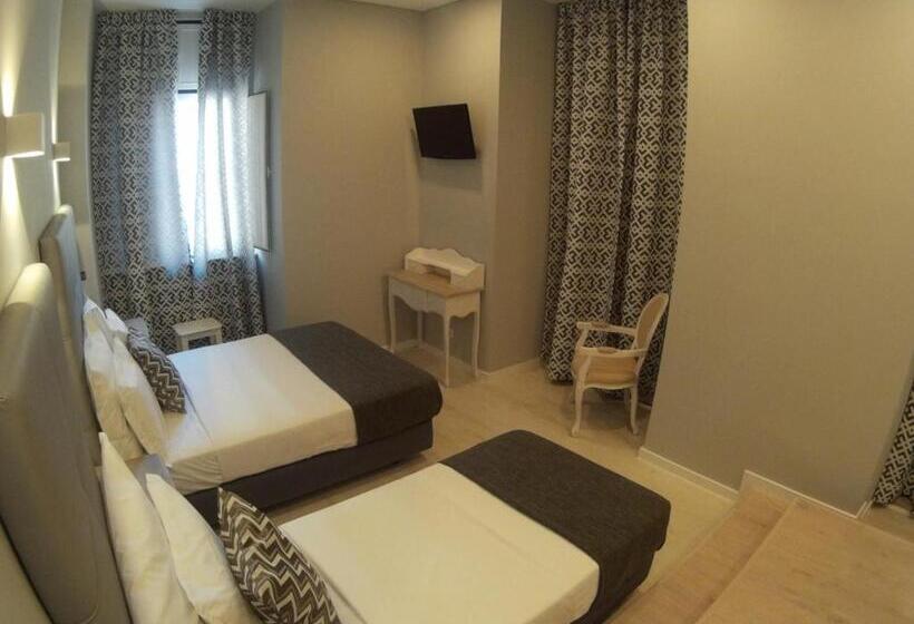 Quarto Triplo Estandar com Sacada, Pensao Estacao Central