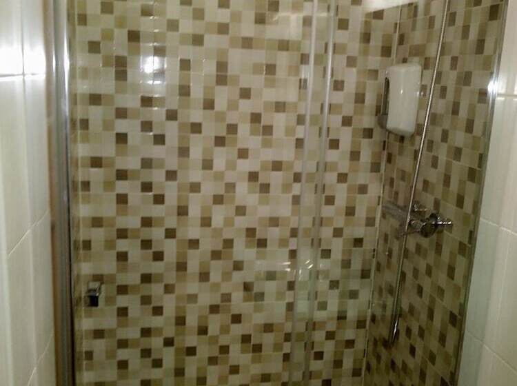 Quarto Triplo Estandar, Pensao Estacao Central