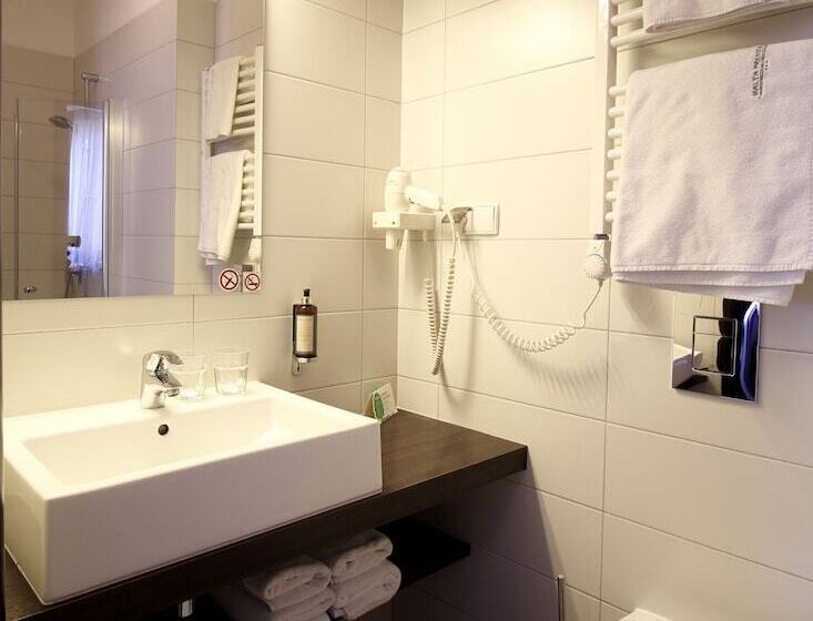 Quarto Estandar, Malta Premium