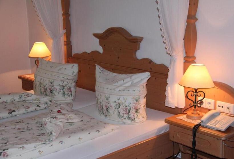Romantic Room, Wasserstelz Historisches Genusshotel & Restaurant Am Rhein