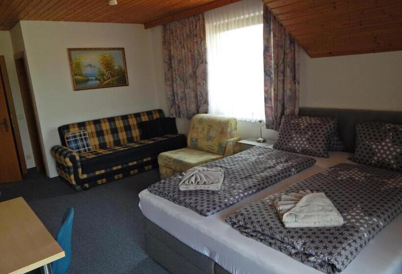 Трехместный Номер Стандарт с Балконом, Pension Ferienwohnung Rotar
