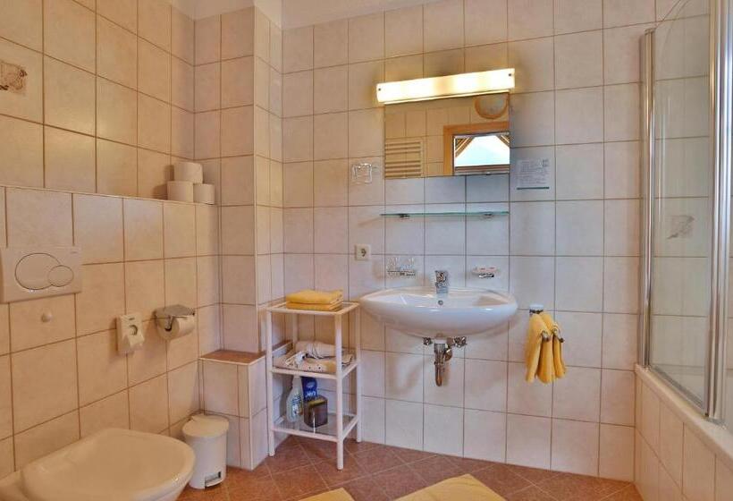 Апартаменты 2 Спальни с Балконом, Rosenhof  Premium Apartments & Erlebnisbauernhof