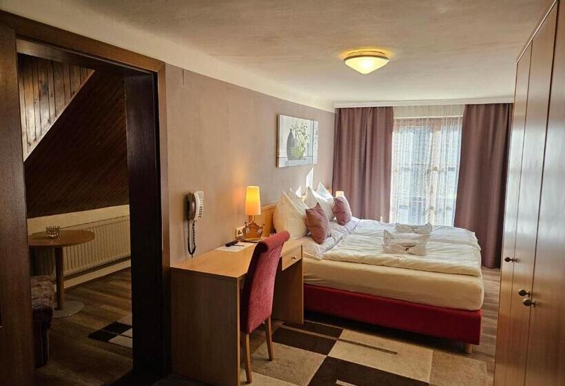 اتاق استاندارد سه نفره, Gasthof Pension Alt Kirchheim