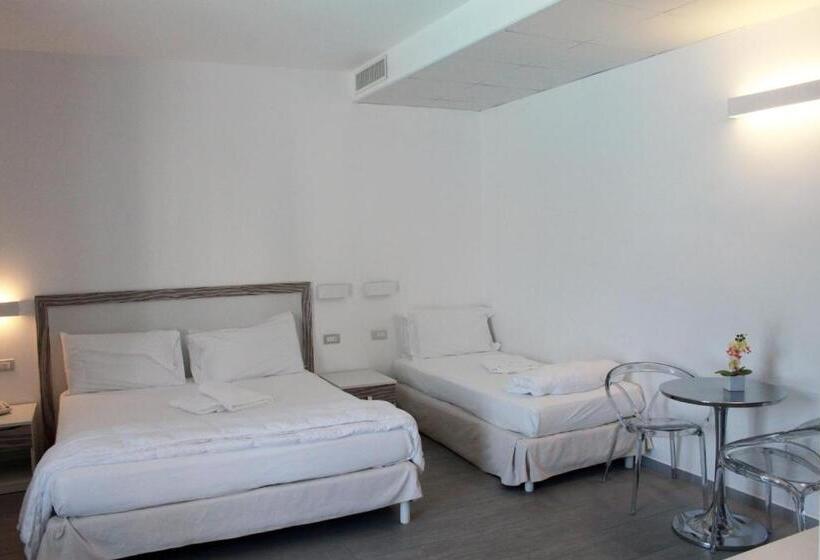 Economy Triple Room, Miramare