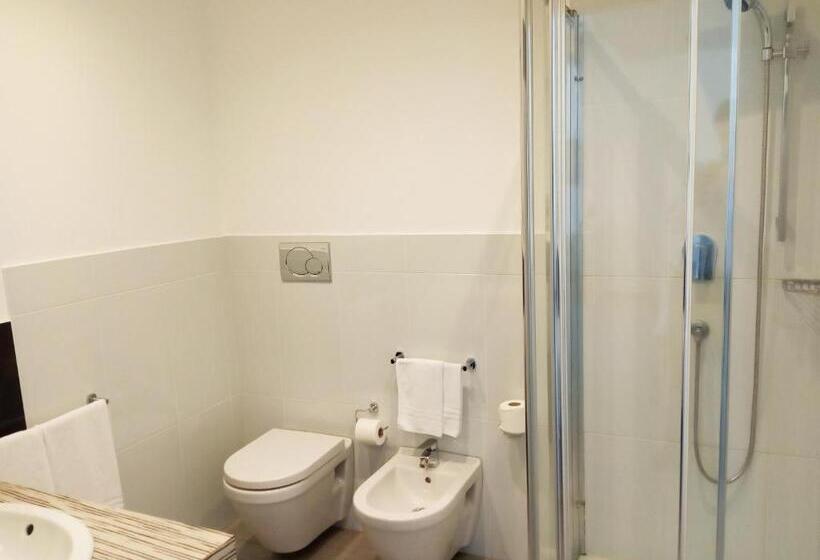 Economy Triple Room, Miramare