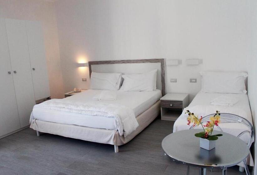 Economy Triple Room, Miramare