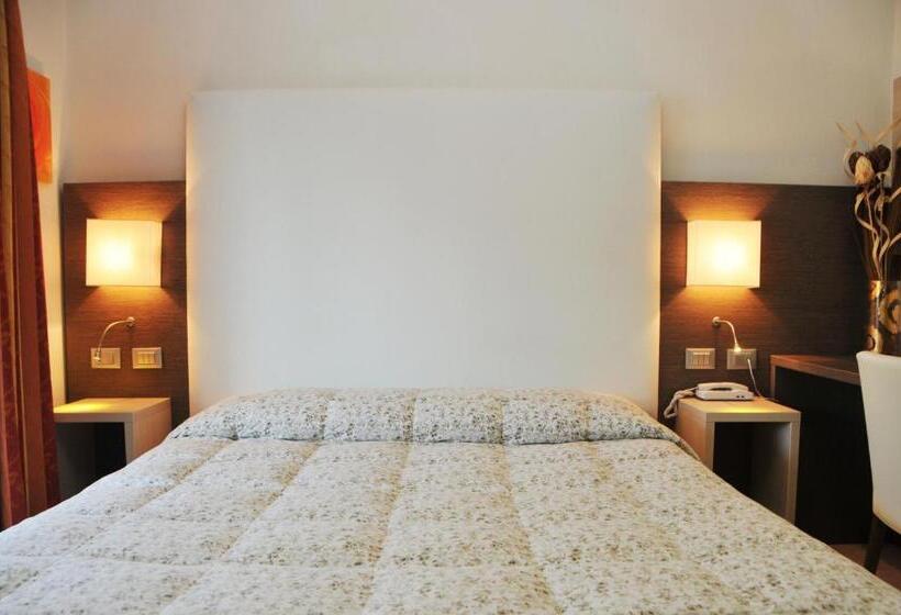 Comfort room with balcony, Venezia