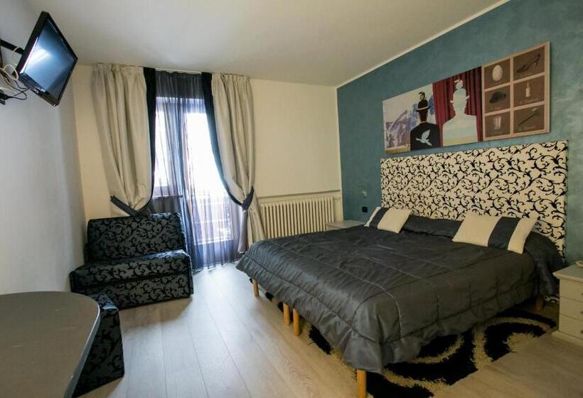 اتاق استاندارد سه نفره, Design Oberosler