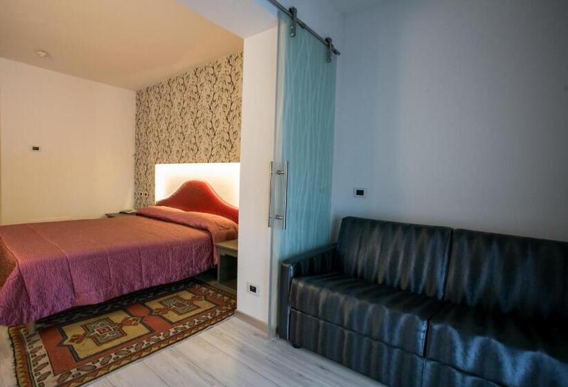 اتاق کلاسیک چهارنفره, Design Oberosler