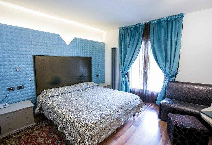 اتاق استاندارد سه نفره, Design Oberosler