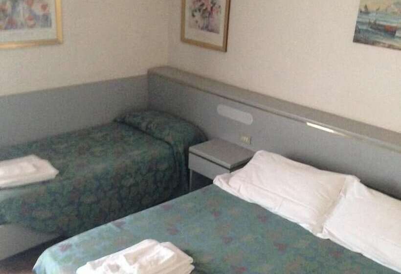 اتاق استاندارد سه نفره, Doria