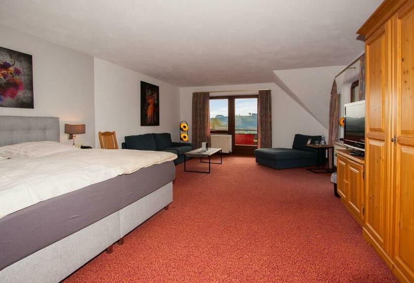 Люкс, Berghotel Habbel Und Die Welt Kann Warten
