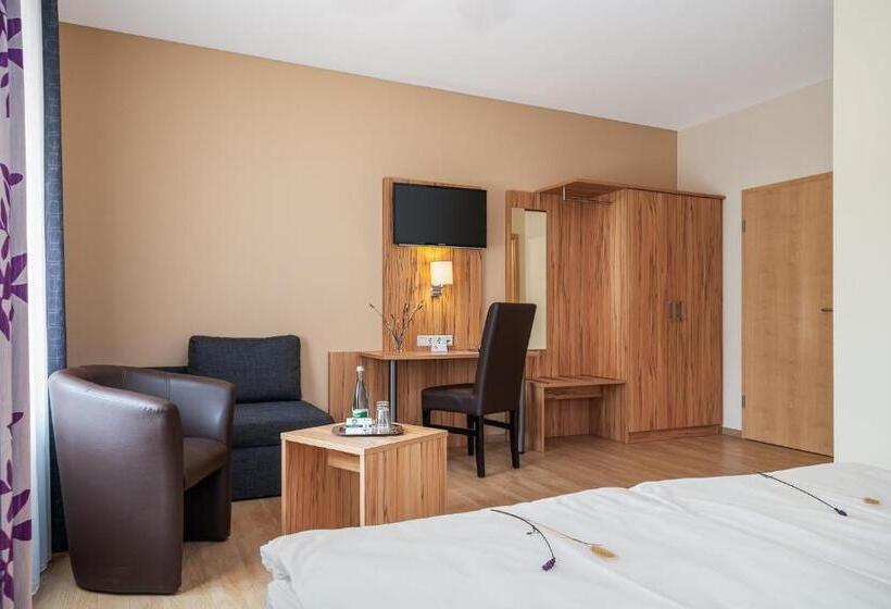 Номер Стандарт Трехместный, Classicx Landhaus & Hotel   Bed & Breakfast