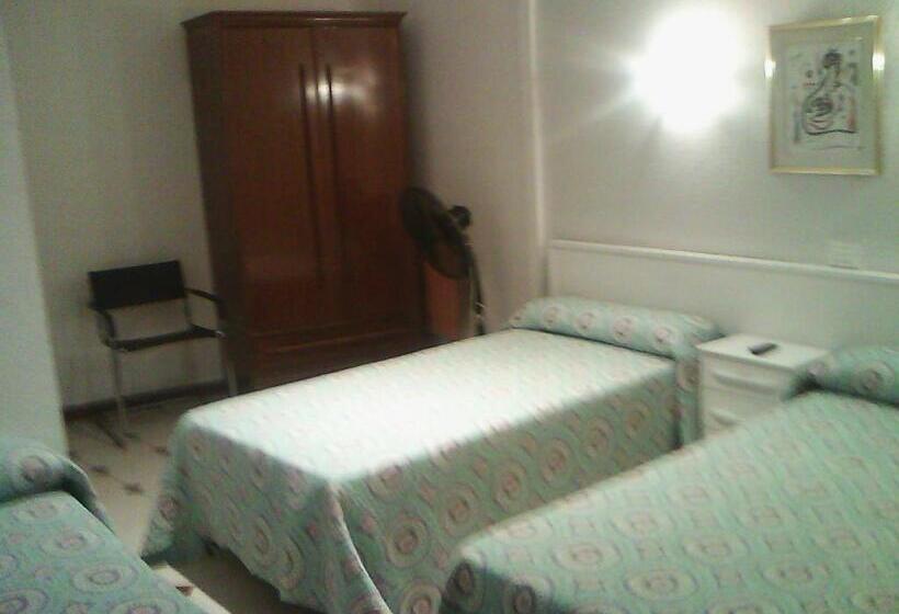 스탠다드 트리플 룸, Hostal Central Zaragoza