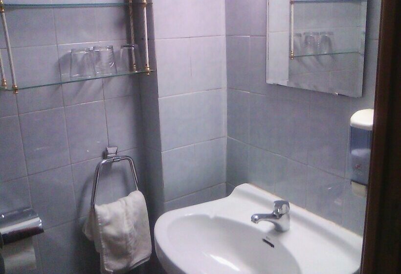 스탠다드 트리플 룸, Hostal Central Zaragoza