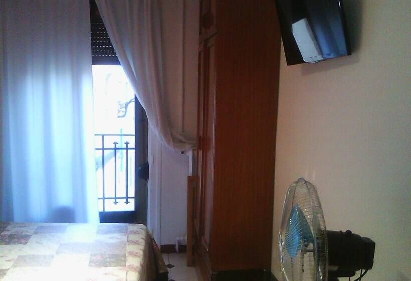 스탠다드 트리플 룸, Hostal Central Zaragoza