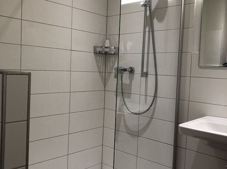 غرفة قياسية ثلاثية, Gasthof Flotzinger Brau