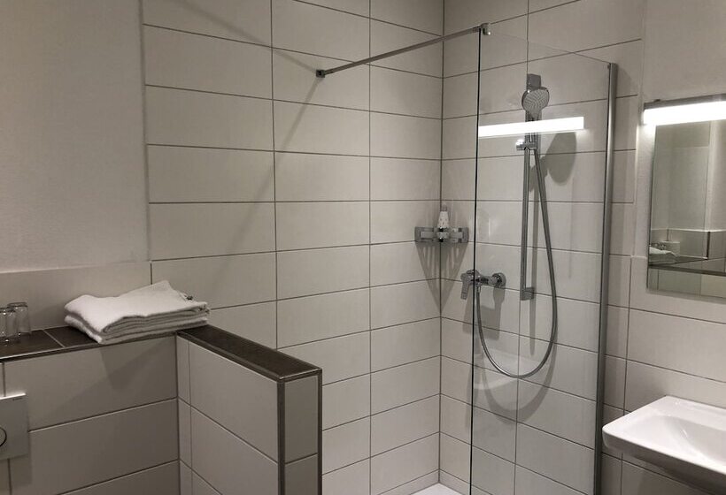 غرفة قياسية ثلاثية, Gasthof Flotzinger Brau