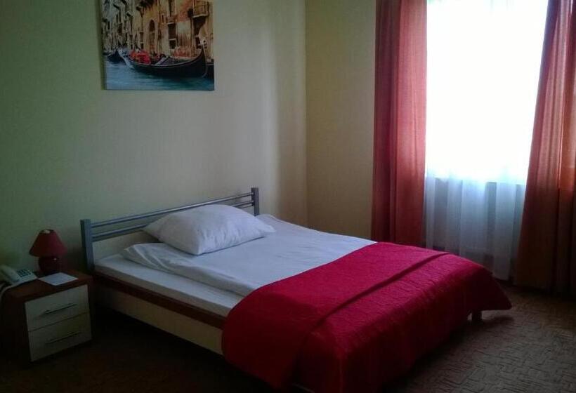 Quarto Estandar Individual, Yuca