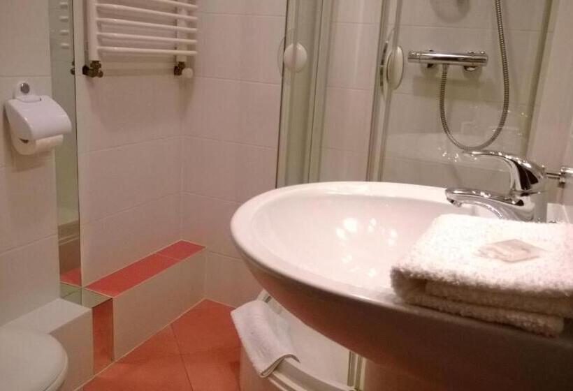 Quarto Triplo Estandar, Yuca