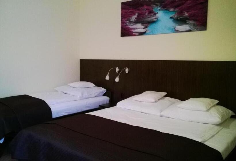 Quarto Triplo Estandar, Yuca