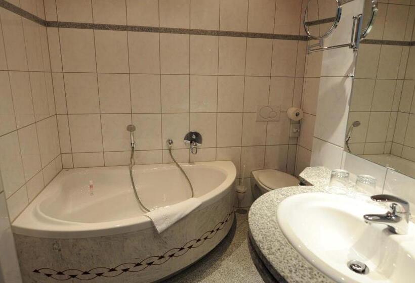 Номер Стандарт, Zur Krone
