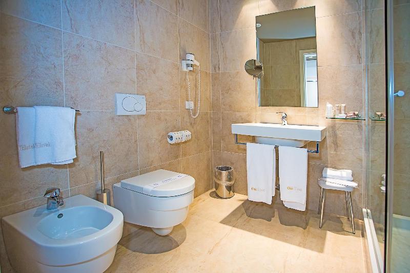 Номер Стандарт, One Hotel & Restaurant