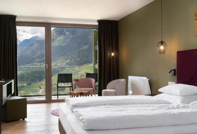 コンフォートルーム, Oliven  & Genusshotel Hirzer