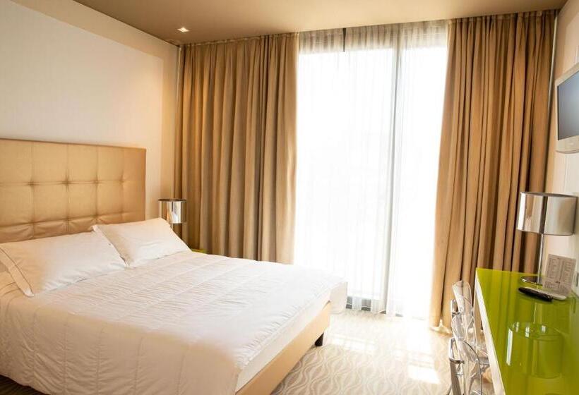 Номер Стандарт, One Hotel & Restaurant