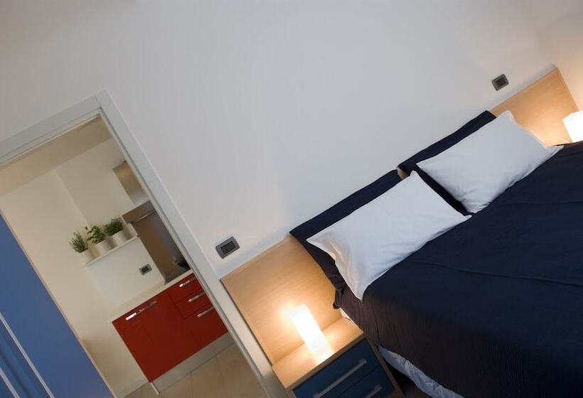 Люкс Сеньор, Residence Hotel Hungaria