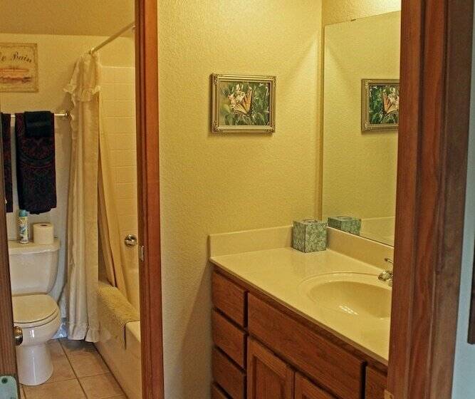 컴포트 스위트, Prow D House Bed & Breakfast