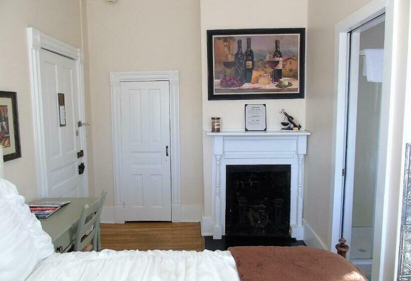 سوییت جونیور لوکس, The Charleston Inn Hendersonville Nc