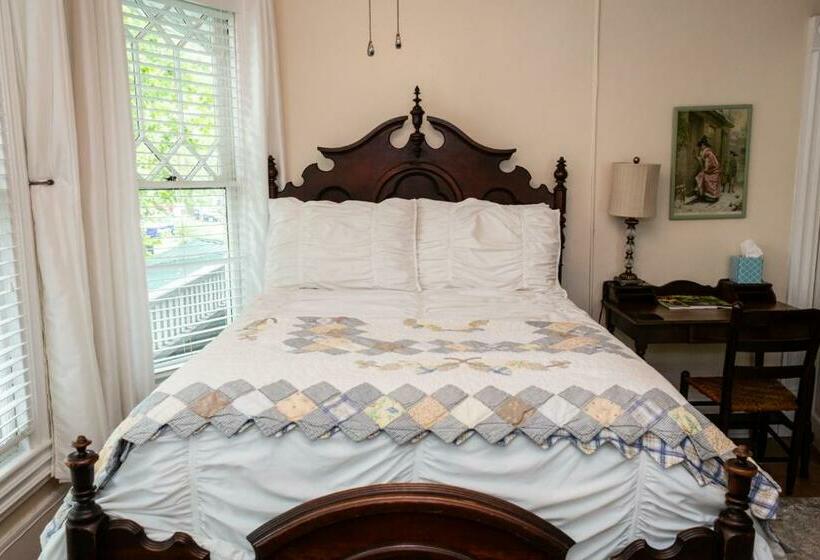 سوییت جونیور لوکس, The Charleston Inn Hendersonville Nc