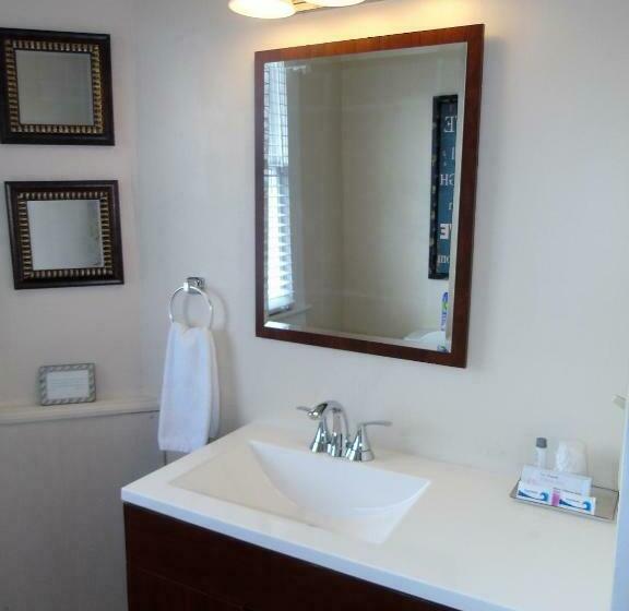 سوئیت با تخت بزرگ, The Charleston Inn Hendersonville Nc