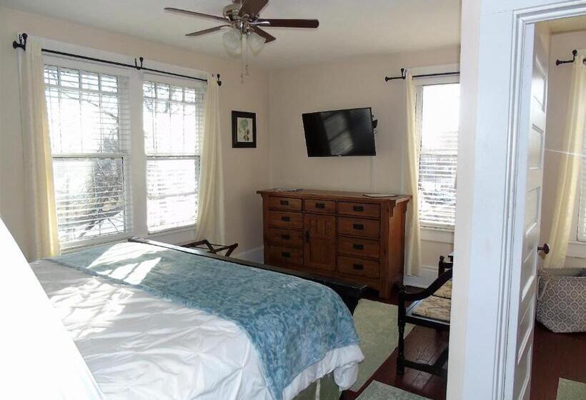 سوئیت با تخت بزرگ, The Charleston Inn Hendersonville Nc