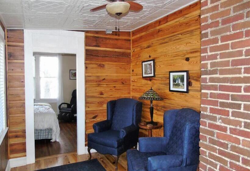 سوئیت با تخت بزرگ, The Charleston Inn Hendersonville Nc