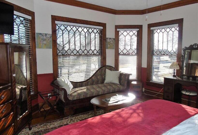 سوئیت با تخت بزرگ, The Charleston Inn Hendersonville Nc