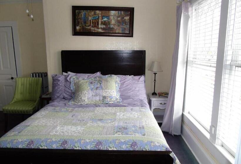 سوییت لوکس, The Charleston Inn Hendersonville Nc