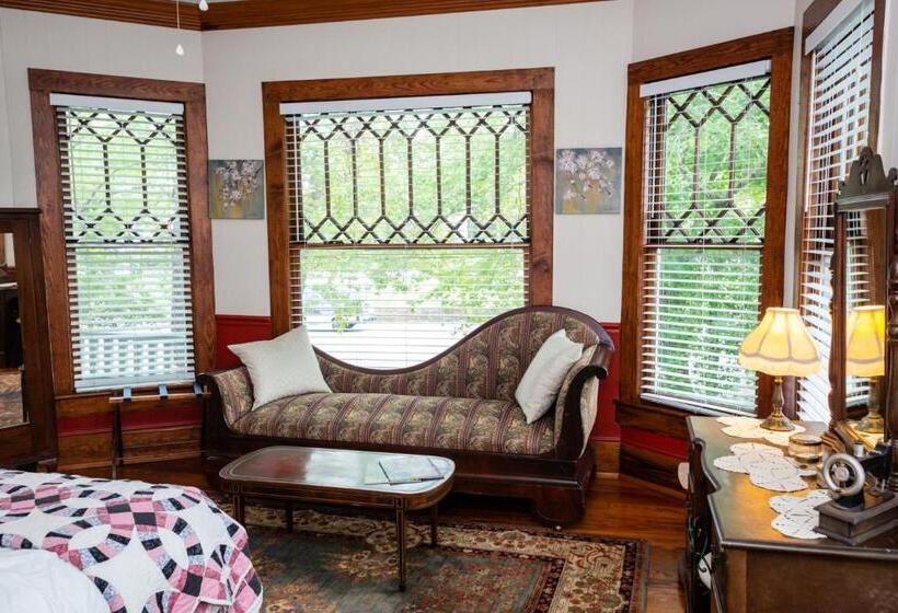 سوئیت با تخت بزرگ, The Charleston Inn Hendersonville Nc
