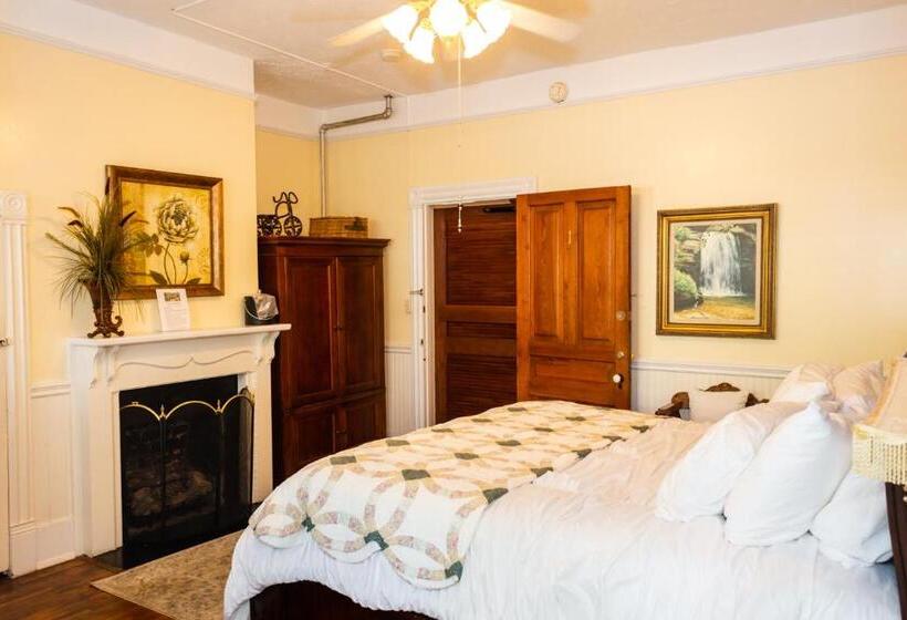سوئیت با تخت بزرگ, The Charleston Inn Hendersonville Nc
