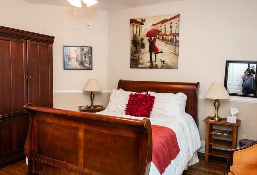سوییت لوکس, The Charleston Inn Hendersonville Nc