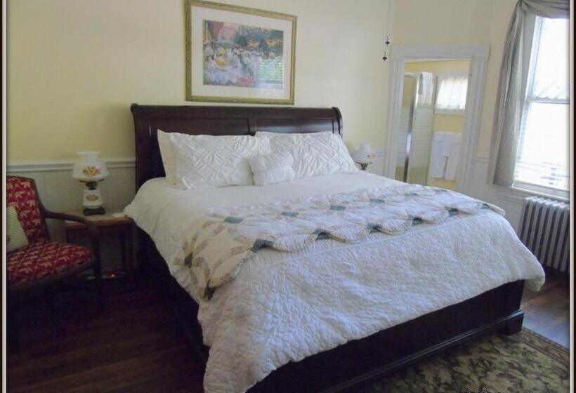 سوئیت با تخت بزرگ, The Charleston Inn Hendersonville Nc