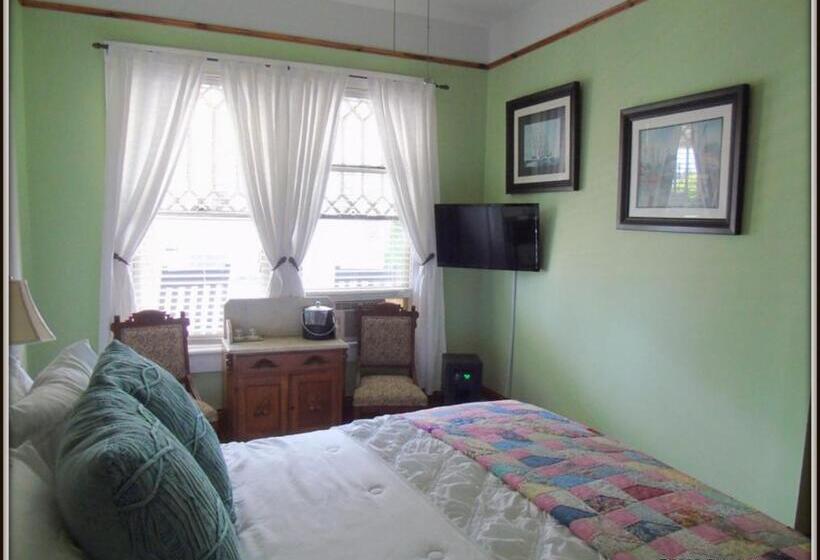 سوییت لوکس, The Charleston Inn Hendersonville Nc
