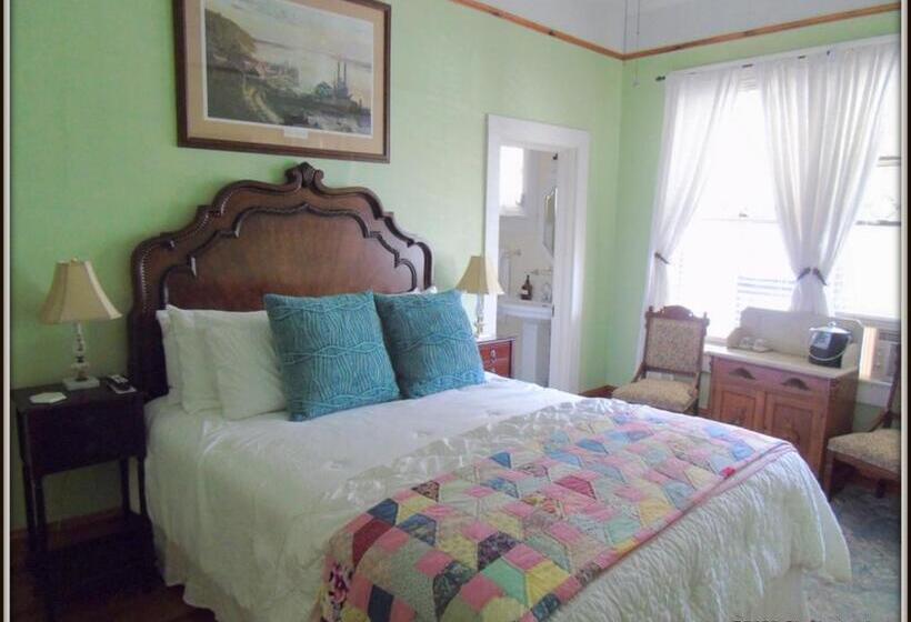 سوییت لوکس, The Charleston Inn Hendersonville Nc