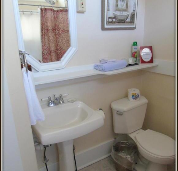 اتاق استاندارد, The Charleston Inn Hendersonville Nc
