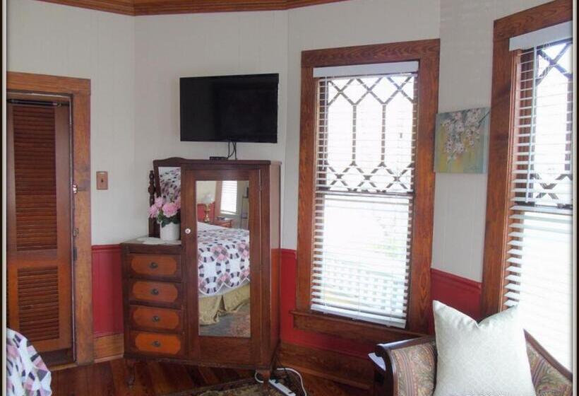 اتاق استاندارد با تخت بزرگ, The Charleston Inn Hendersonville Nc