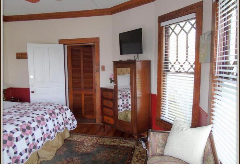 اتاق استاندارد با تخت بزرگ, The Charleston Inn Hendersonville Nc