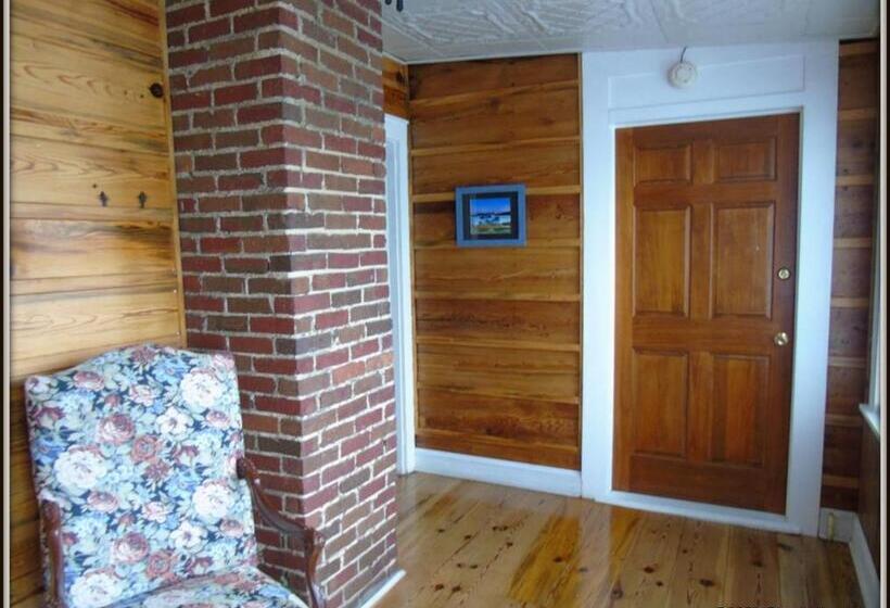 اتاق استاندارد با تخت بزرگ, The Charleston Inn Hendersonville Nc