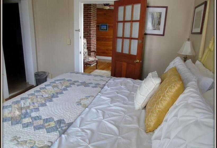 اتاق استاندارد با تخت بزرگ, The Charleston Inn Hendersonville Nc